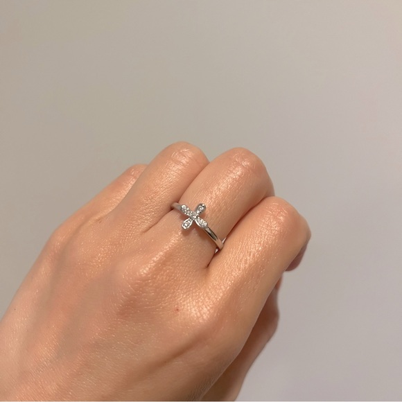 Diamonique Elegant Silver Cross Flower Ring - Picture 3 of 6